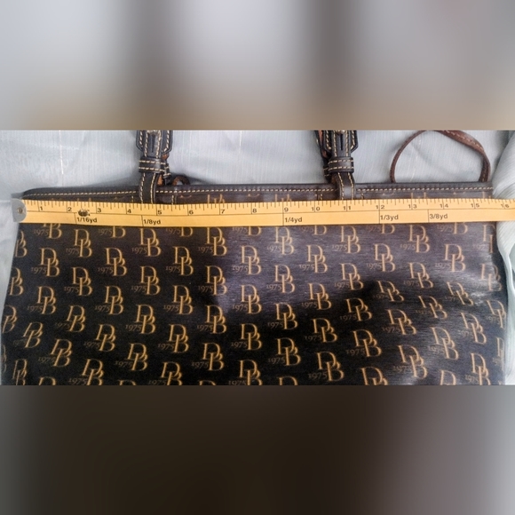 Dooney and Bourke shoulder leather bag - Picture 15 of 16